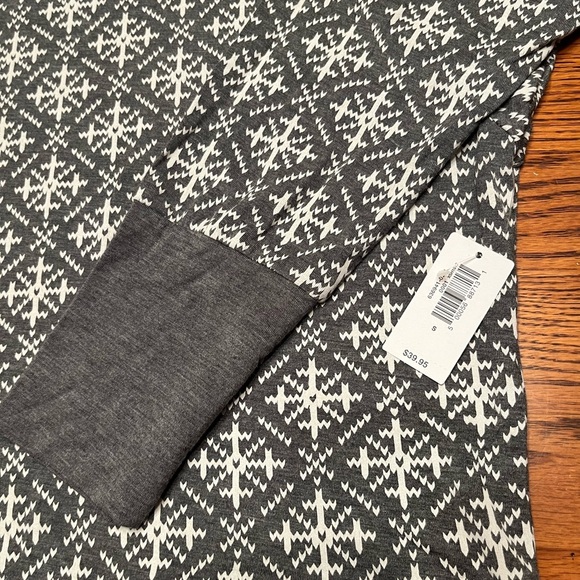 Love by GAP Gray/White Snowflake Patterned Pajama Top Size S - Picture 7 of 10